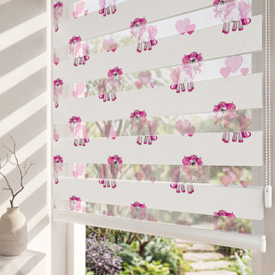 Pembe Yeleli Atlar ve Kalpler Çocuk Odası Zebra Stor Perde