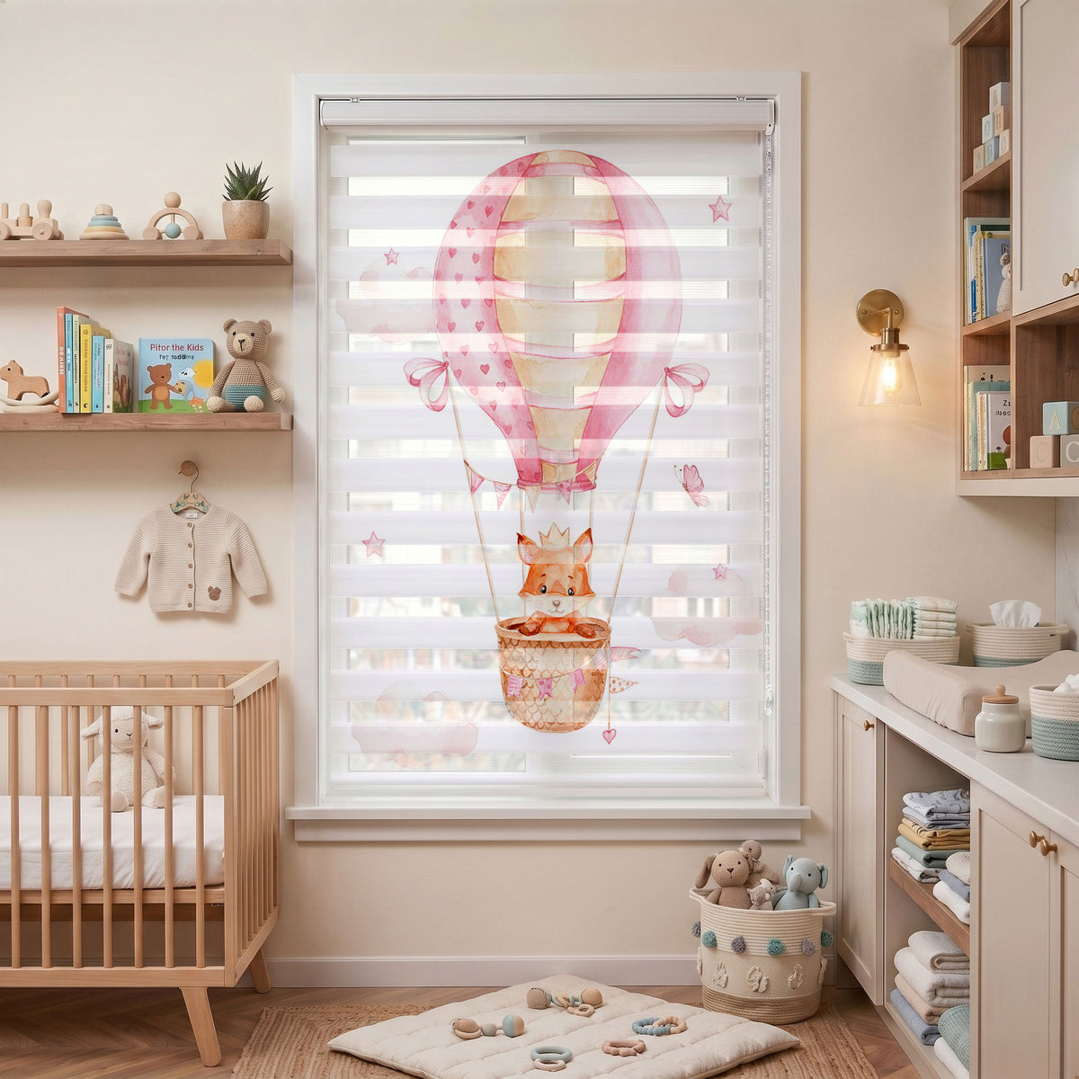 Pembe Uçan Balonda Taçlı Tilki Bebek Odası Zebra Stor Perde