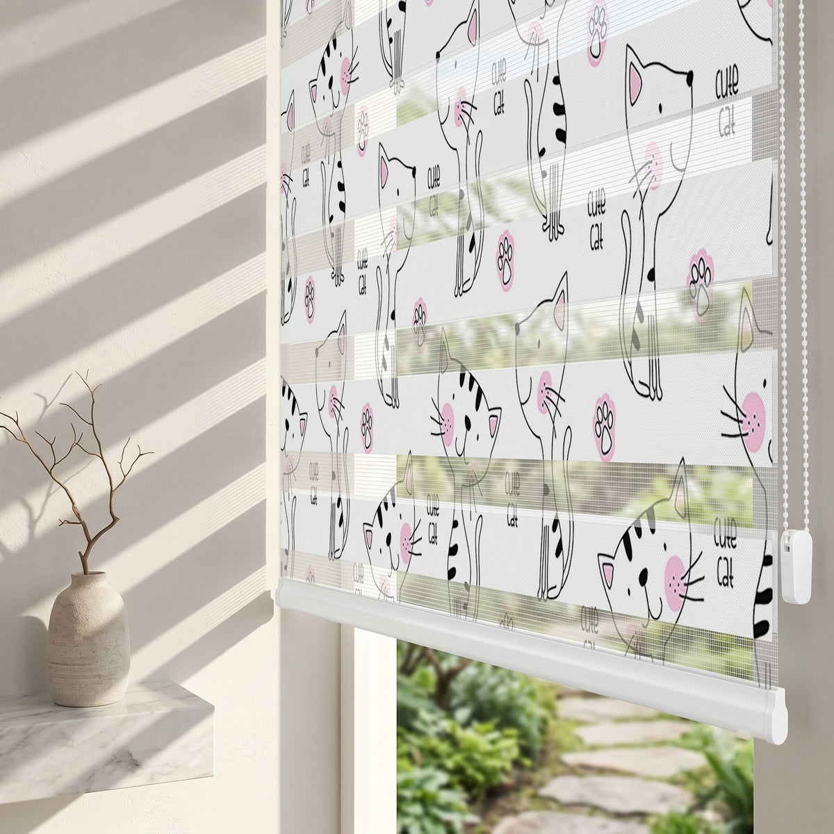 Siyah Beyaz Kediler ve Patiler Çocuk Odası Zebra Stor Perde – ürün görseli 2