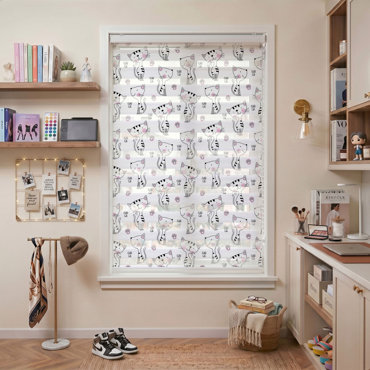 Siyah Beyaz Kediler ve Patiler Çocuk Odası Zebra Stor Perde – ürün görseli 7