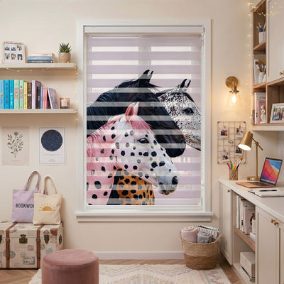 Siyah Pembe Benekli Atlar Gerçekçi Portre Zebra Stor Perde