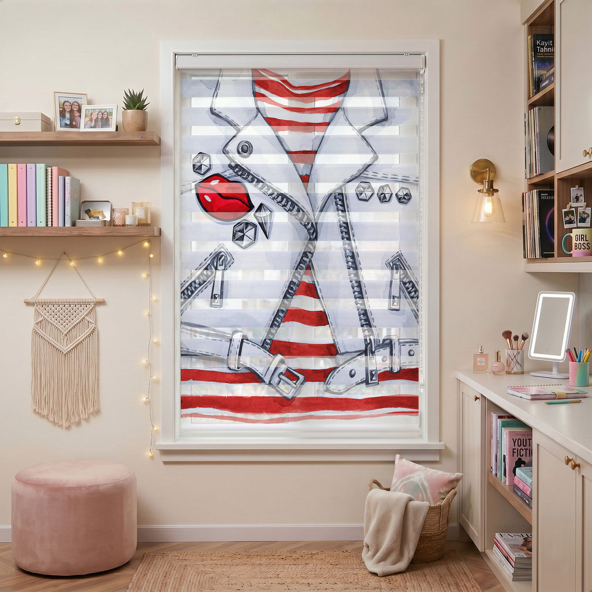 Beyaz Ceket ve Çizgili Tişört Genç Odası Zebra Stor Perde