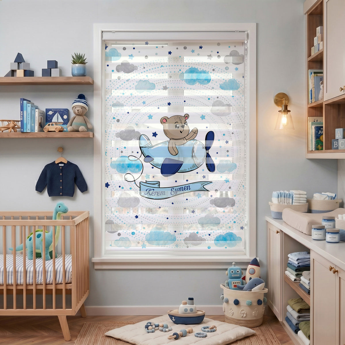 İki İsme Özel Uçaklı Ayıcık Bebek Odası Zebra Stor Perde