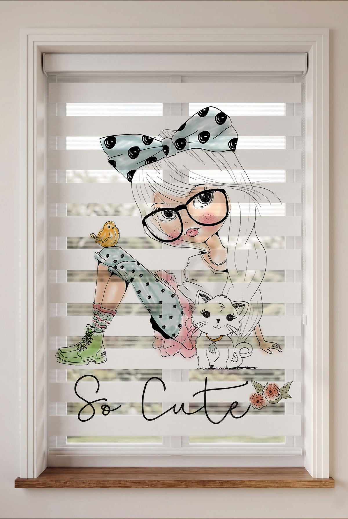 So Cute Gözlüklü Kız ve Kedisi Çocuk Odası Zebra Stor Perde – ürün görseli 3