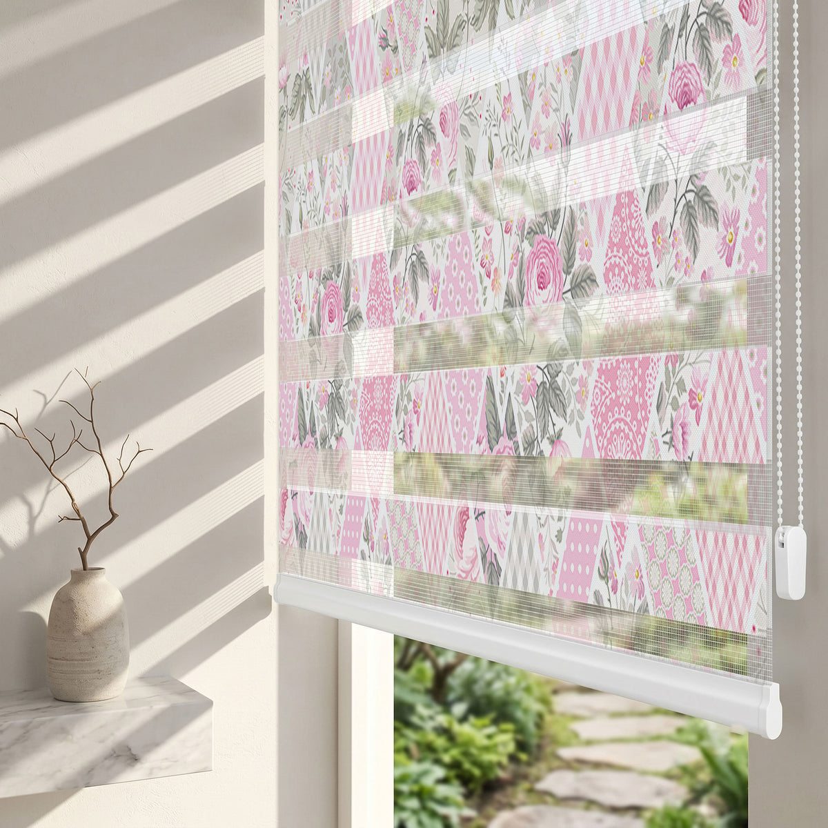 Pembe Güllü Patchwork Dörtgenler Zebra Stor Perde – ürün görseli 2