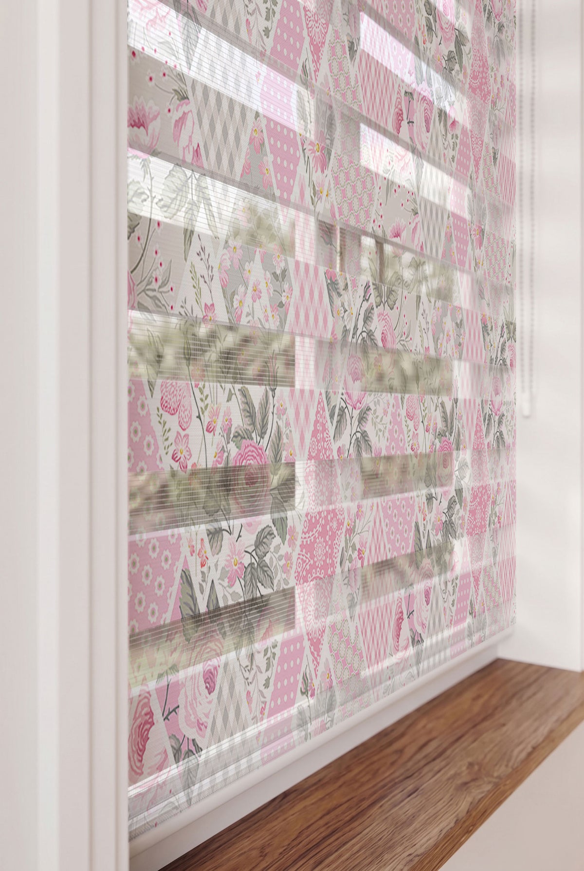 Pembe Güllü Patchwork Dörtgenler Zebra Stor Perde – ürün görseli 5