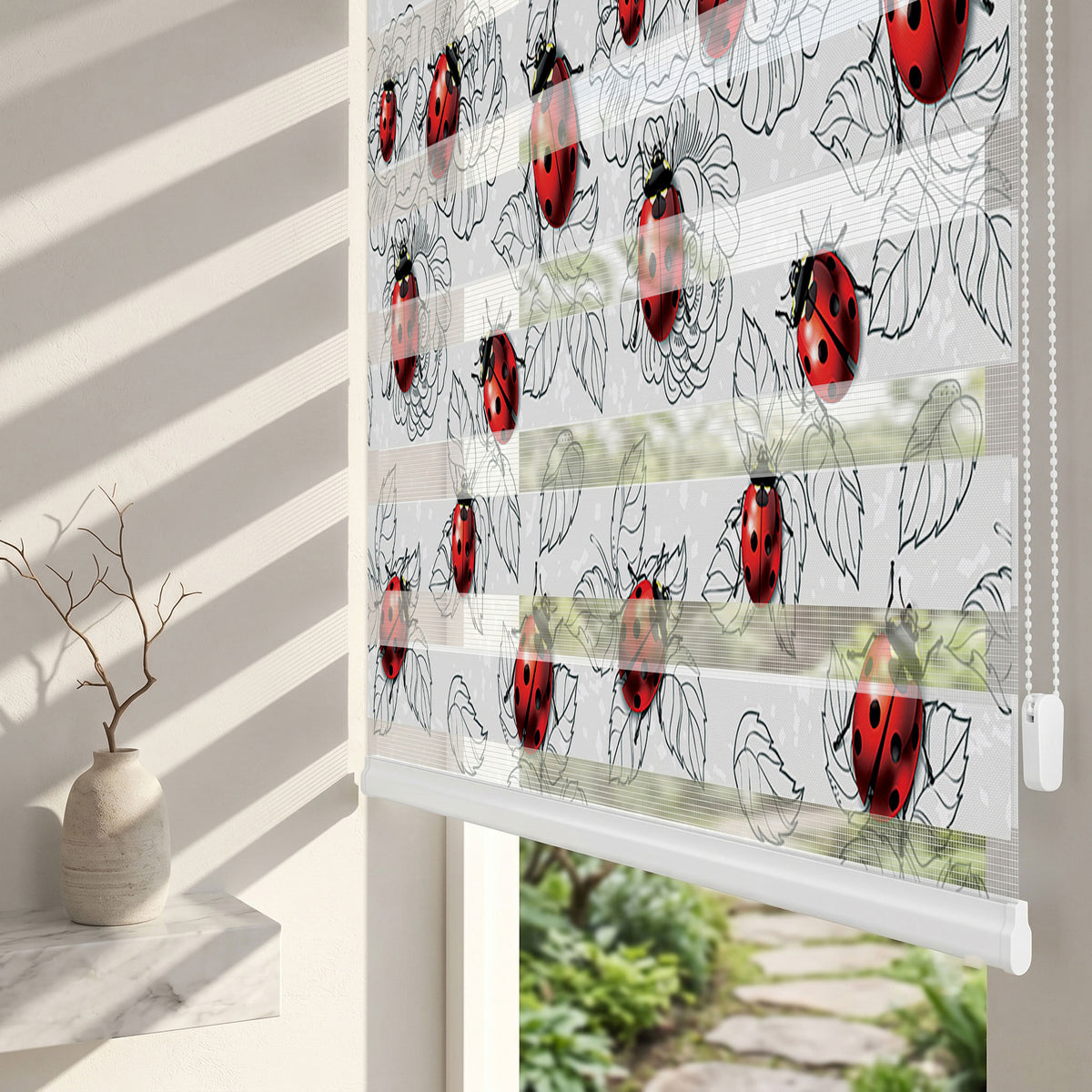 Uğur Böcekleri ve Çizgi Çiçekler Genç Odası Zebra Stor Perde – ürün görseli 2