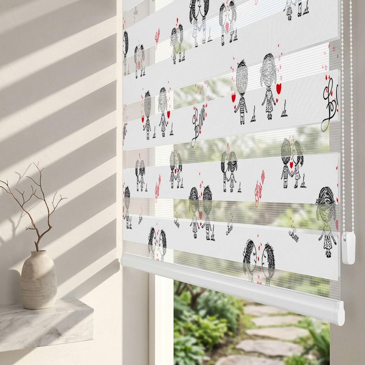 Öpüşen Çocuk Çizimleri ve Kalpler Zebra Stor Perde – ürün görseli 2