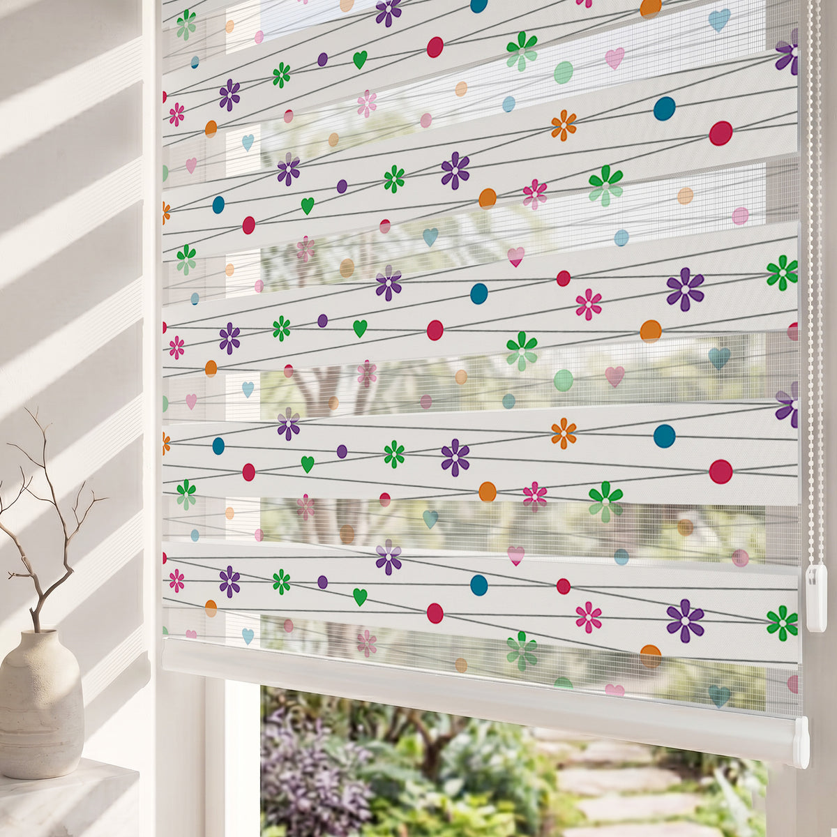Çizgili Zeminde Renkli Çiçekler Çocuk Odası Zebra Stor Perde