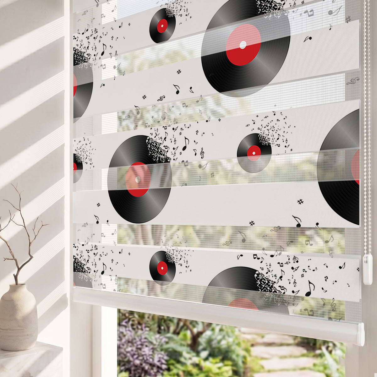 Plaklar ve Uçuşan Müzik Notaları Genç Odası Zebra Stor Perde