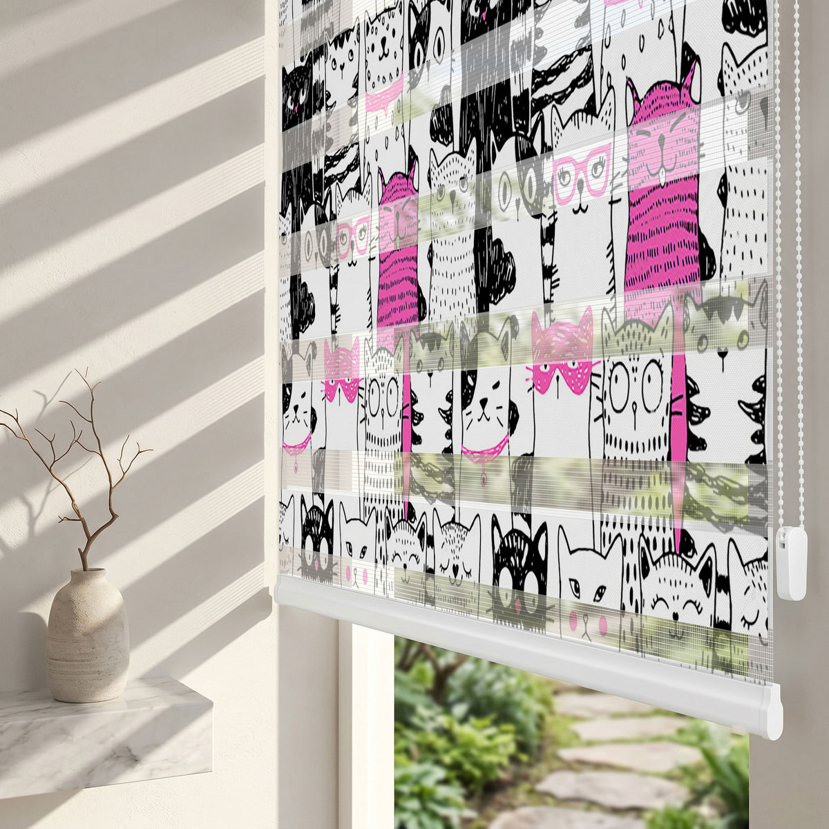 Siyah Beyaz Pembe Kedi Kalabalığı Zebra Stor Perde – ürün görseli 2