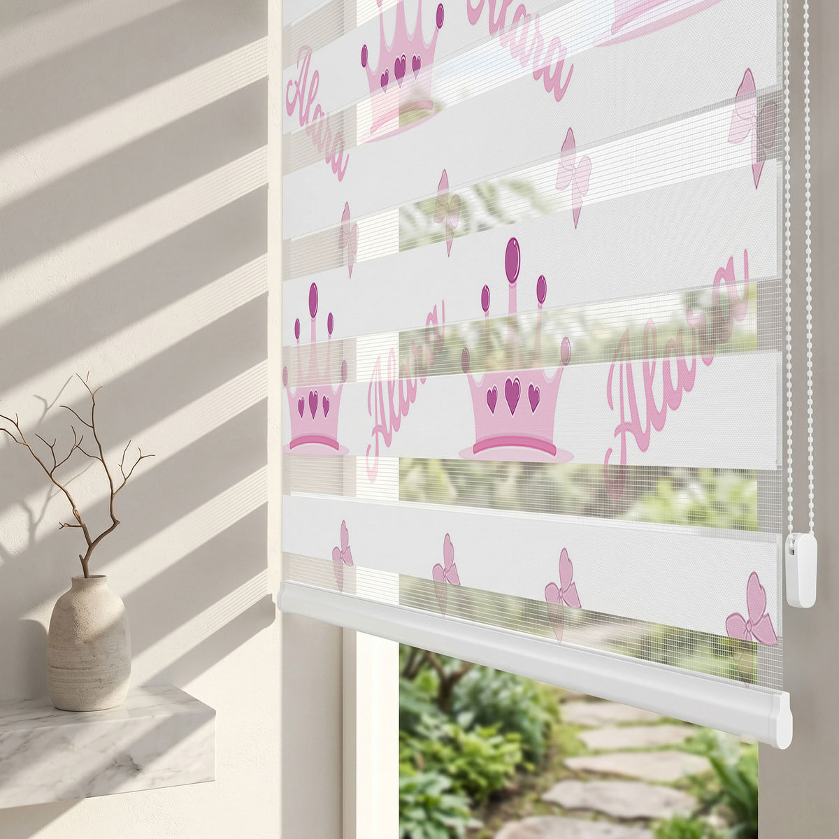 Pembe Taç ve Fiyonklu İsme Özel Kız Bebek Zebra Stor Perde – ürün görseli 2