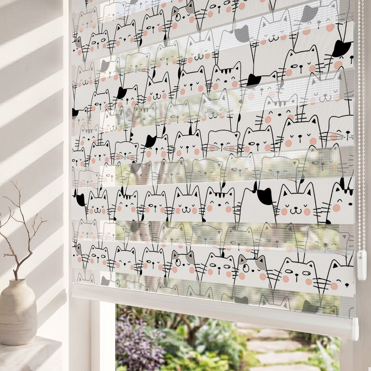 Beyaz Sevimli Kedi Kalabalığı Çocuk Odası Zebra Stor Perde