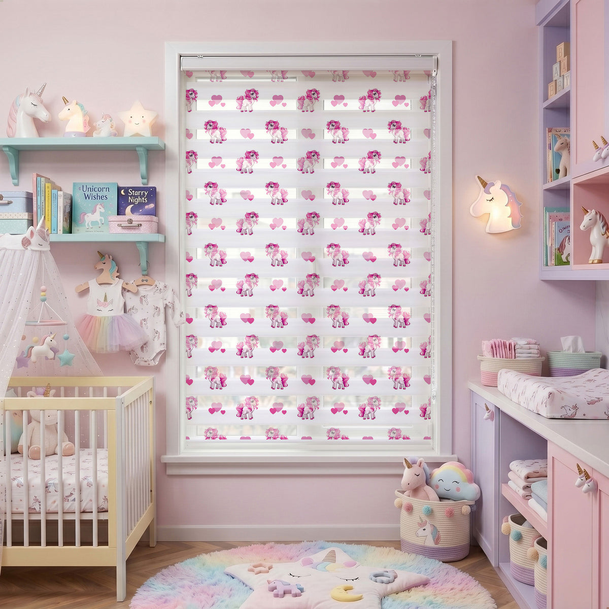 Pembe Yeleli Atlar ve Kalpler Çocuk Odası Zebra Stor Perde – ürün görseli 7