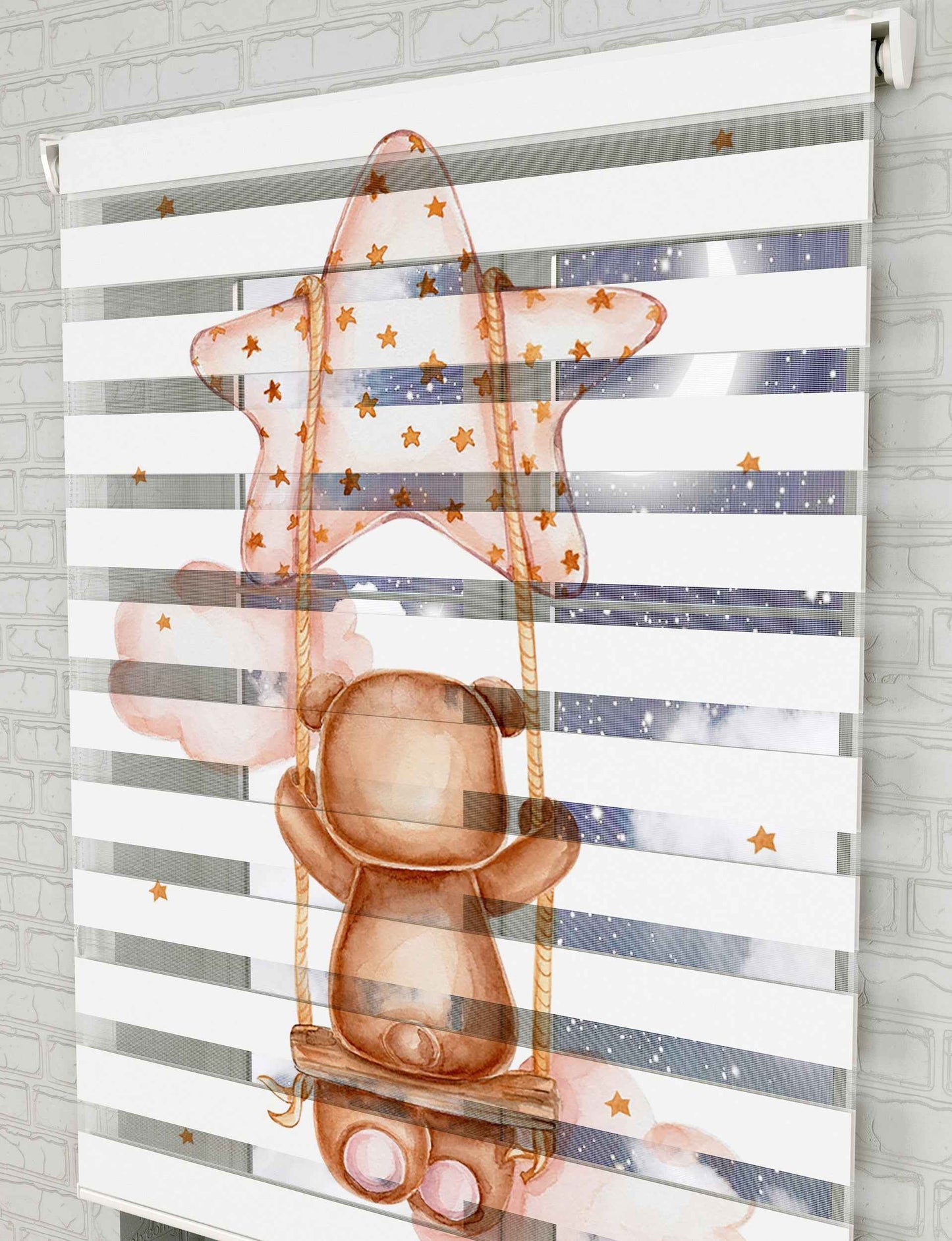 Bulutlar üzerinde Yıldız ve Sallanan Ayıcık Baskılı Zebra Perde - Bebek Odası Perdesi - AD HOME Tekstil