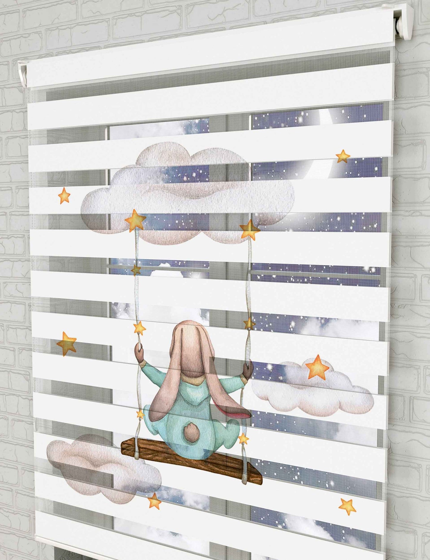 Bulutlar ve Salıncakta Tavşan Baskılı Zebra Perde - Bebek Odası Perdesi - AD HOME Tekstil