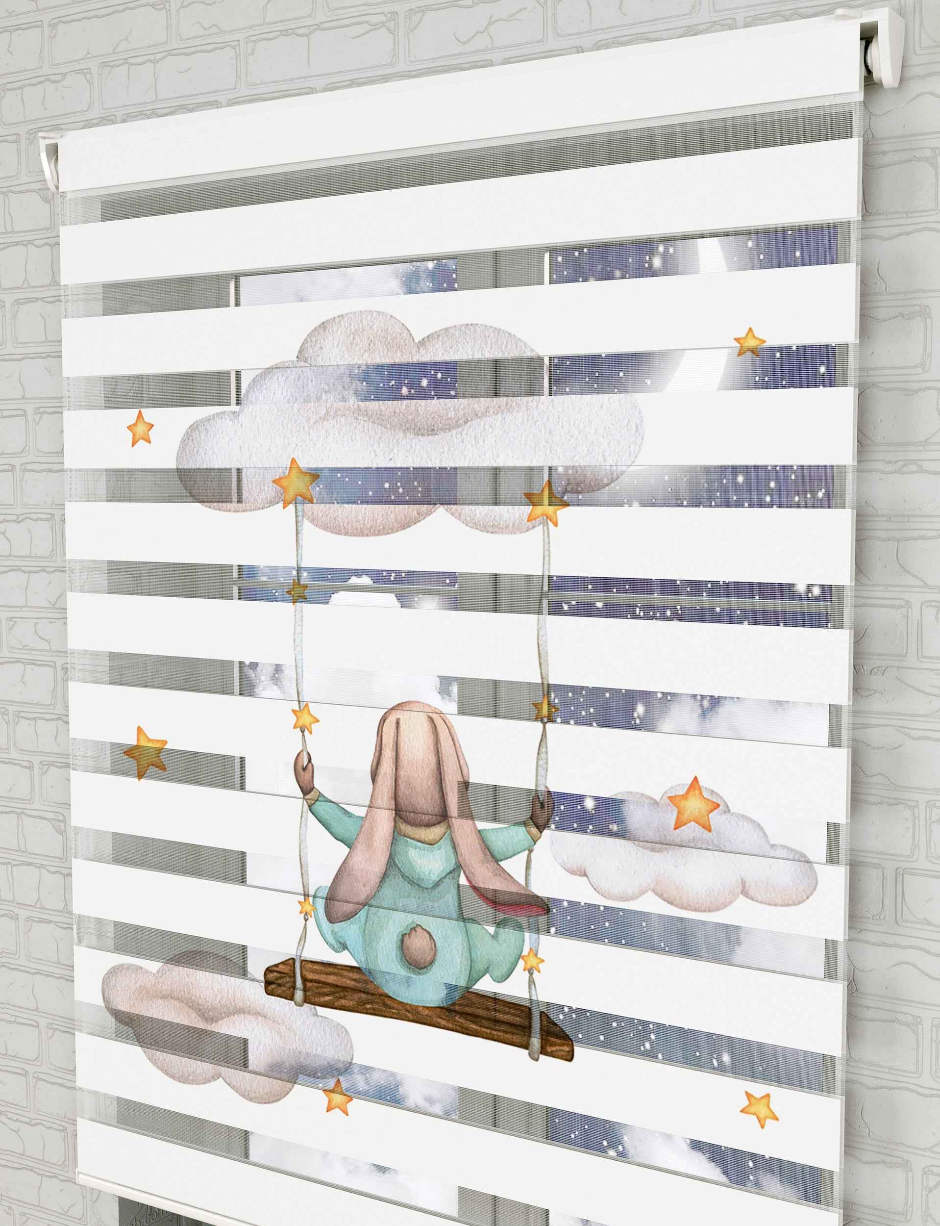 Bulutlar ve Salıncakta Tavşan Baskılı Zebra Perde - Bebek Odası Perdesi - AD HOME Tekstil